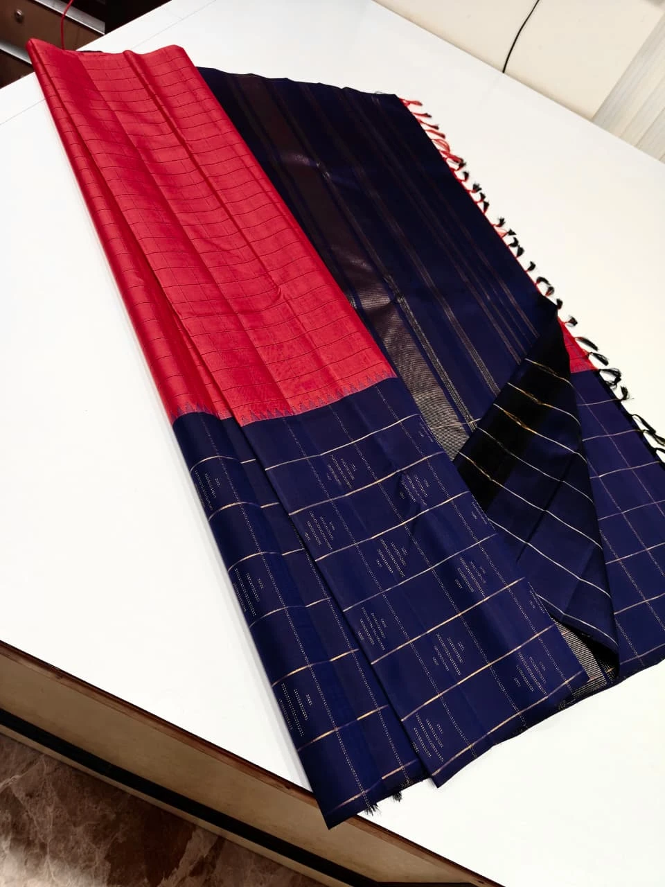 Red & Navy Blue Contrast Border Saree